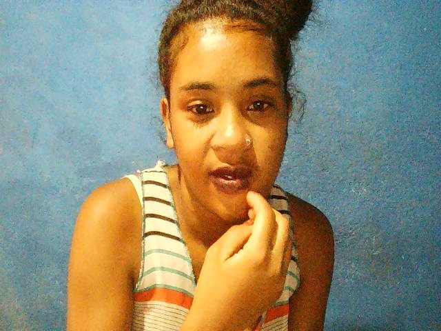 TriciaBella's BongaCams show and profile