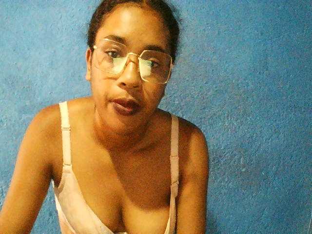 TriciaBella's BongaCams show and profile