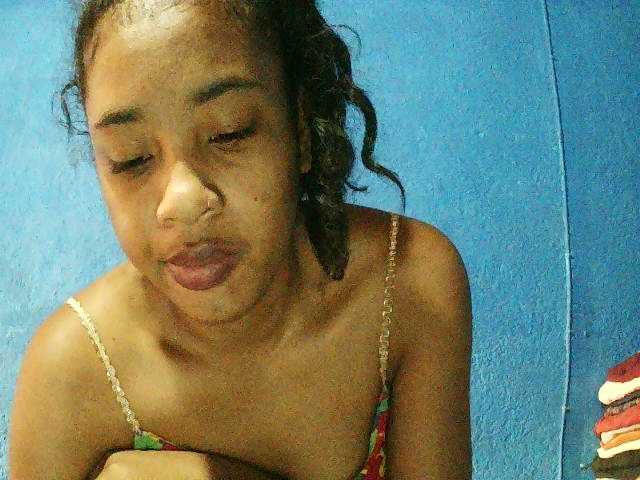 TriciaBella's BongaCams show and profile