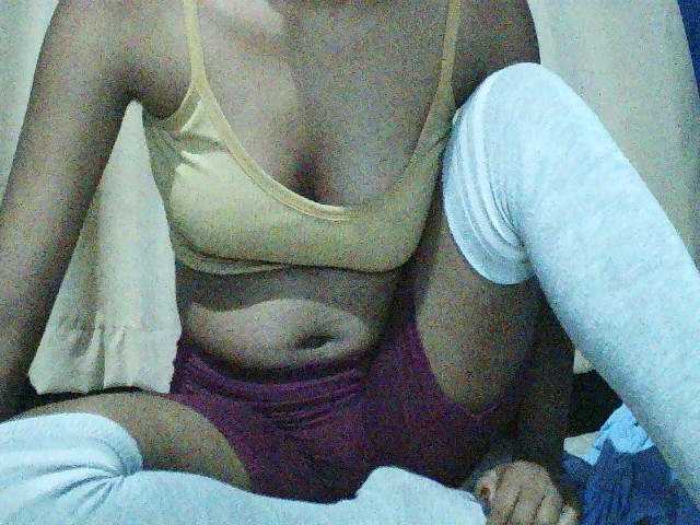 TriciaBella's BongaCams show and profile