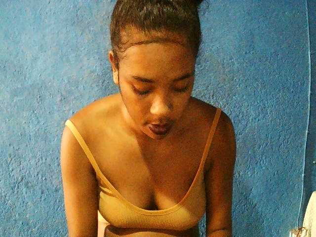 TriciaBella's BongaCams show and profile