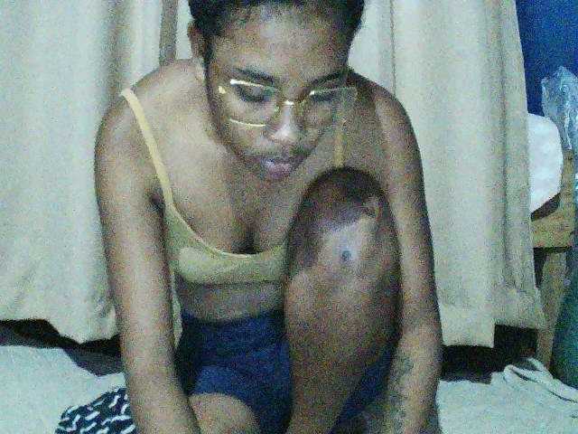 TriciaBella's BongaCams show and profile