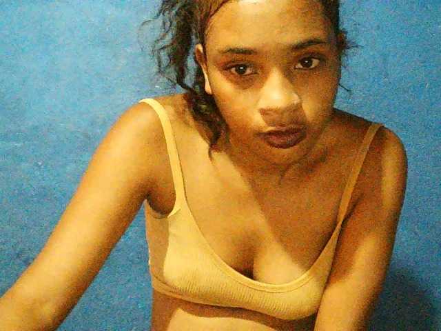 TriciaBella's BongaCams show and profile