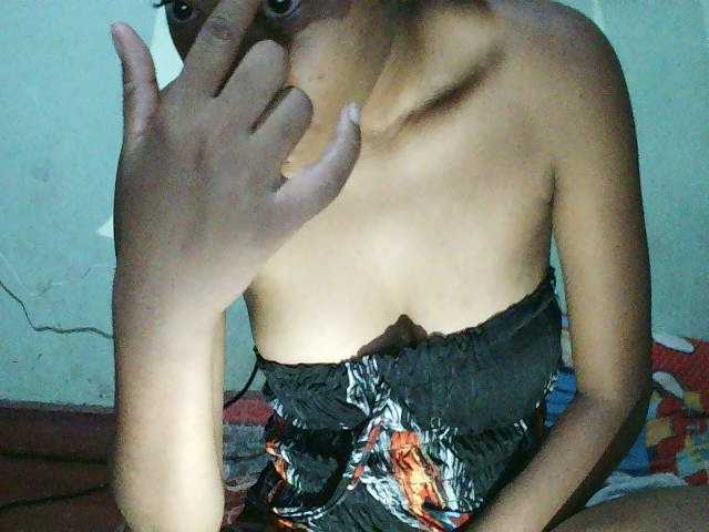 TriciaBella's BongaCams show and profile