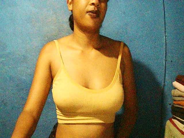 TriciaBella's BongaCams show and profile