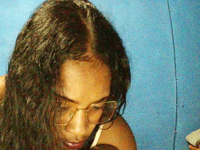 TriciaBella's BongaCams show and profile