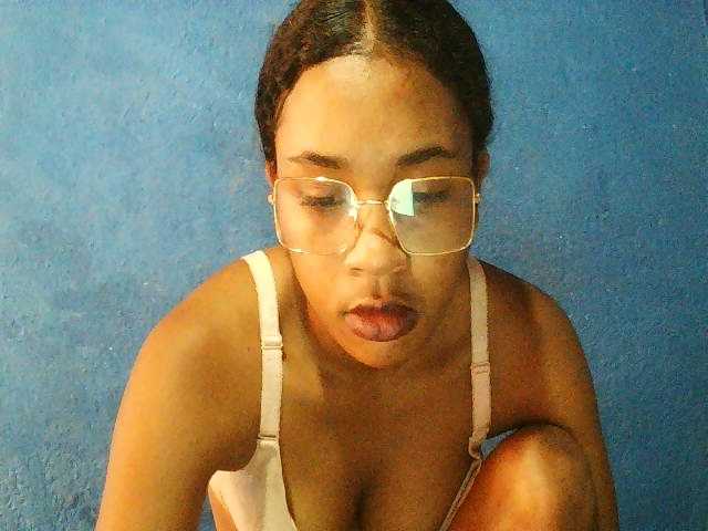 TriciaBella's BongaCams show and profile