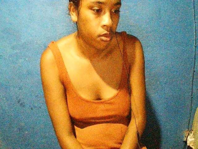 TriciaBella's BongaCams show and profile