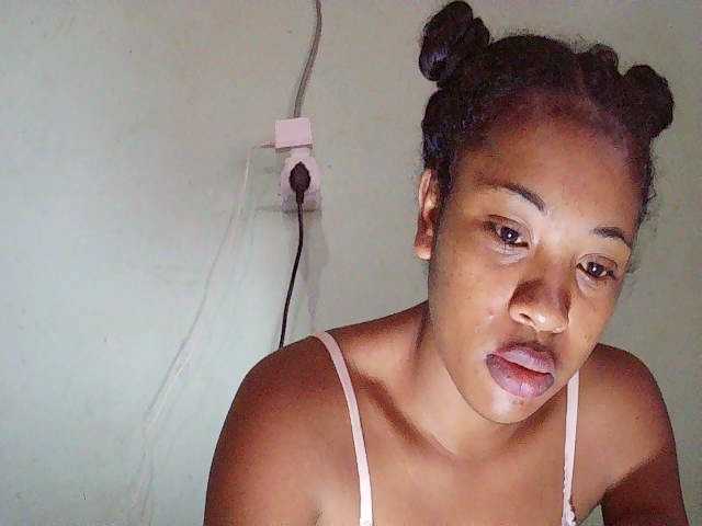 TriciaBella's BongaCams show and profile