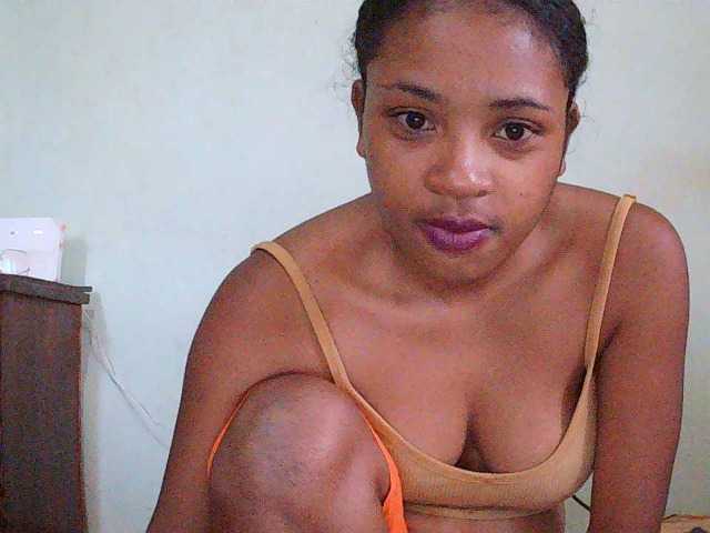 TriciaBella's BongaCams show and profile