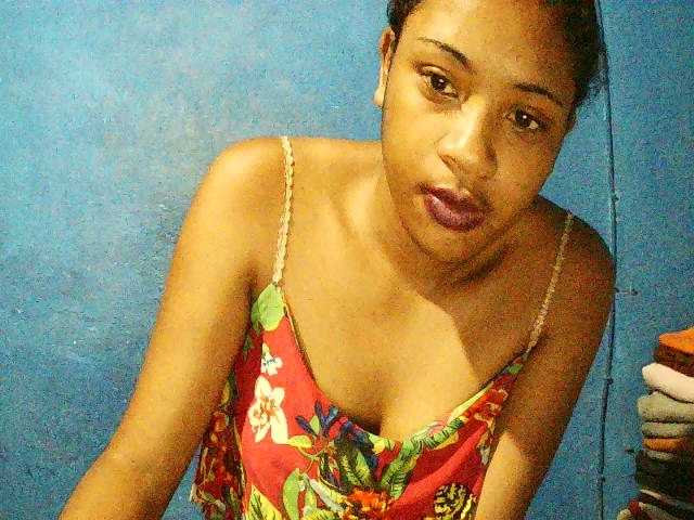 TriciaBella's BongaCams show and profile