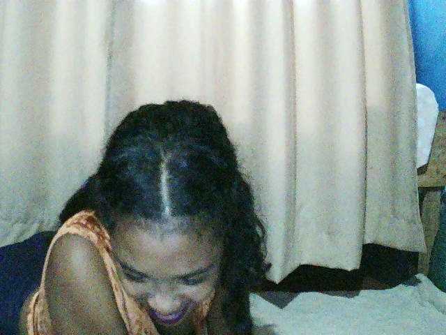 TriciaBella's BongaCams show and profile