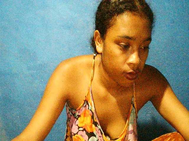 TriciaBella's BongaCams show and profile