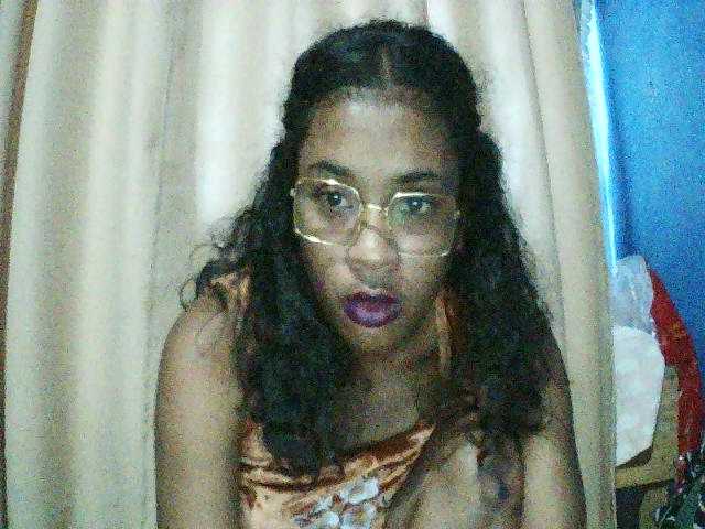 TriciaBella's BongaCams show and profile