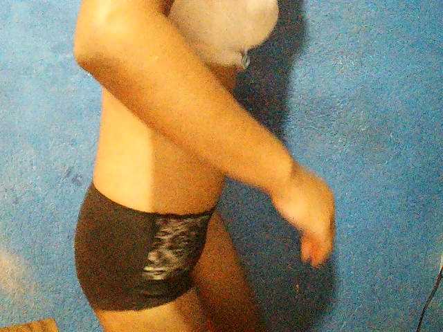 TriciaBella's BongaCams show and profile