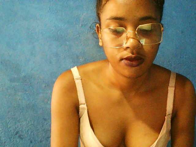 TriciaBella's BongaCams show and profile