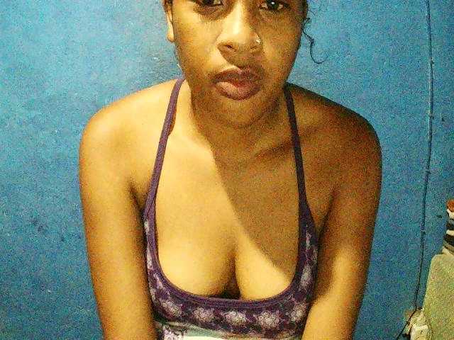 TriciaBella's BongaCams show and profile