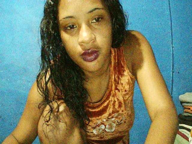 TriciaBella's BongaCams show and profile