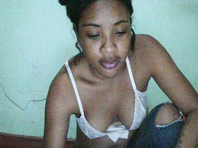 TriciaBella Live Cam on BongaCams