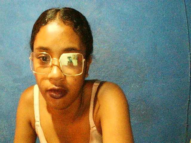 TriciaBella's BongaCams show and profile