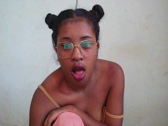 TriciaBella's BongaCams show and profile