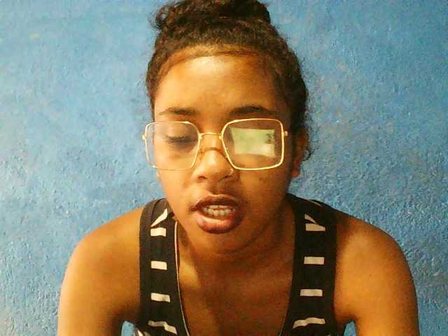 TriciaBella's BongaCams show and profile