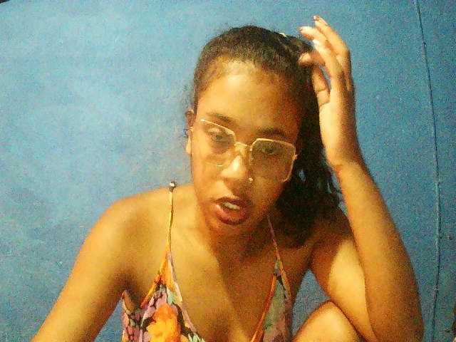 TriciaBella's BongaCams show and profile