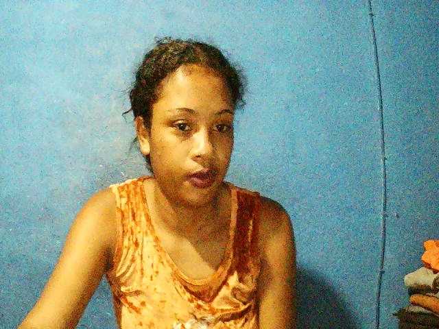 TriciaBella's BongaCams show and profile