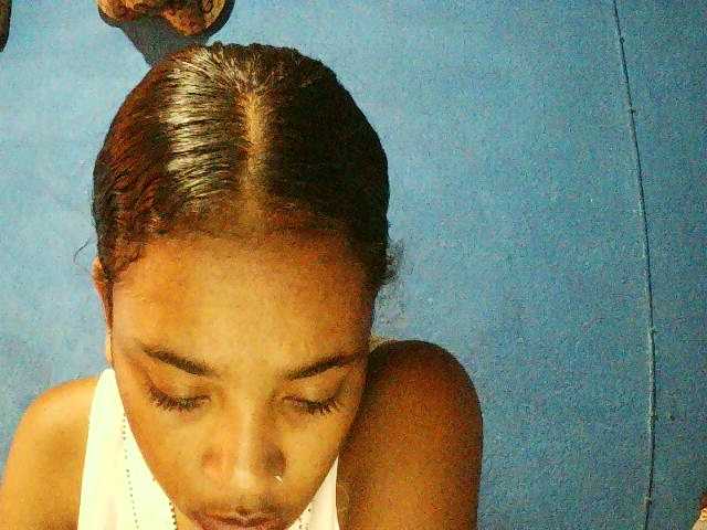 TriciaBella's BongaCams show and profile