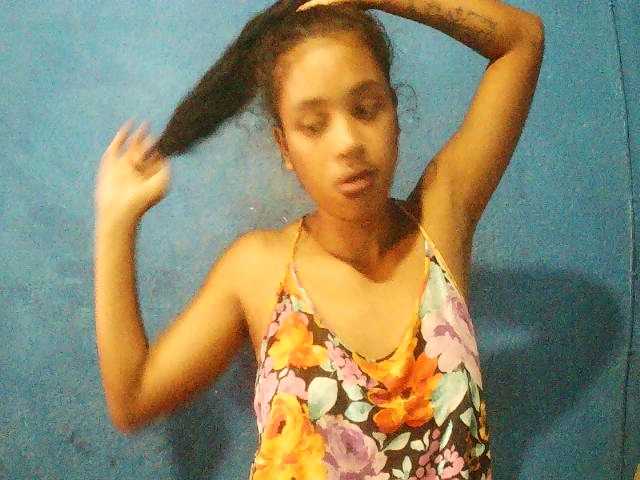 TriciaBella's BongaCams show and profile