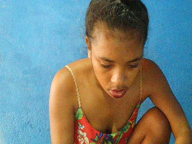 TriciaBella's BongaCams show and profile