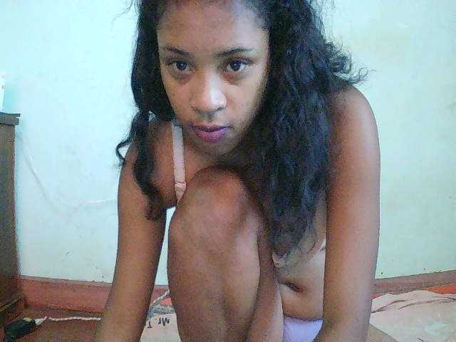 TriciaBella's BongaCams show and profile