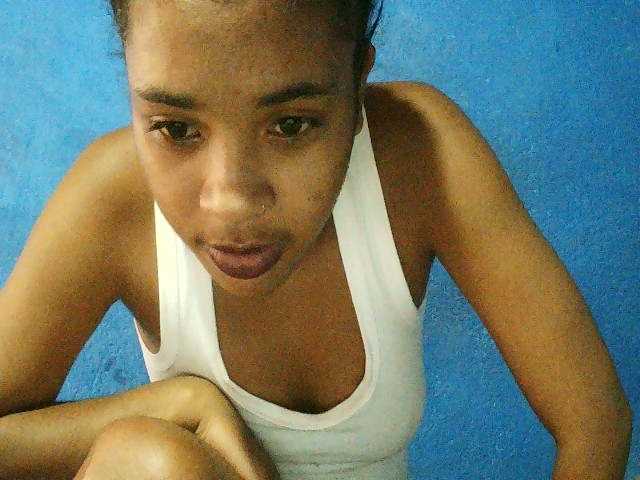 TriciaBella's BongaCams show and profile