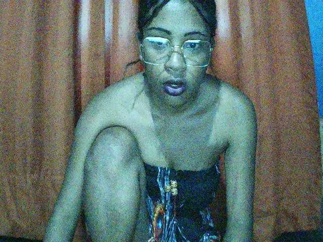 TriciaBella's BongaCams show and profile