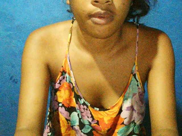 TriciaBella's BongaCams show and profile