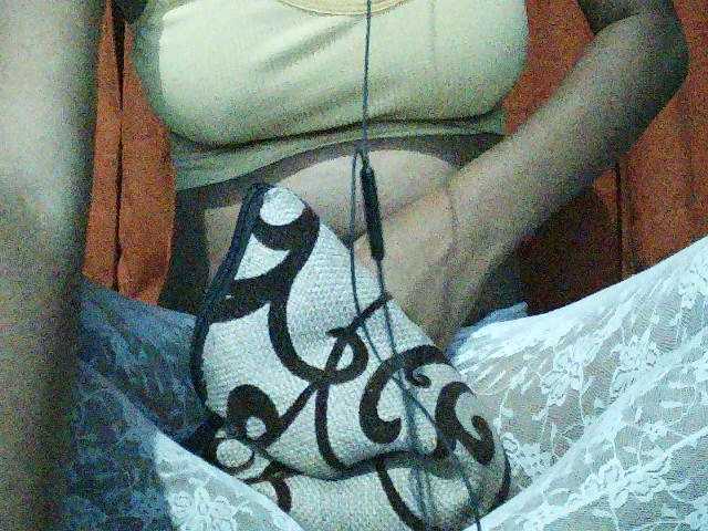 TriciaBella's BongaCams show and profile