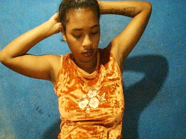 TriciaBella's BongaCams show and profile