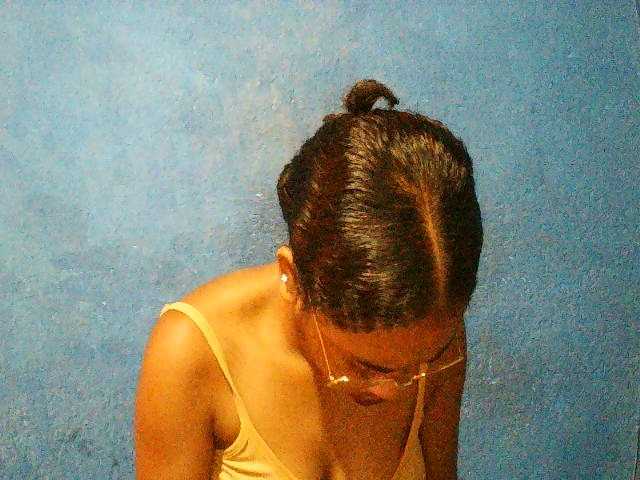 TriciaBella's BongaCams show and profile