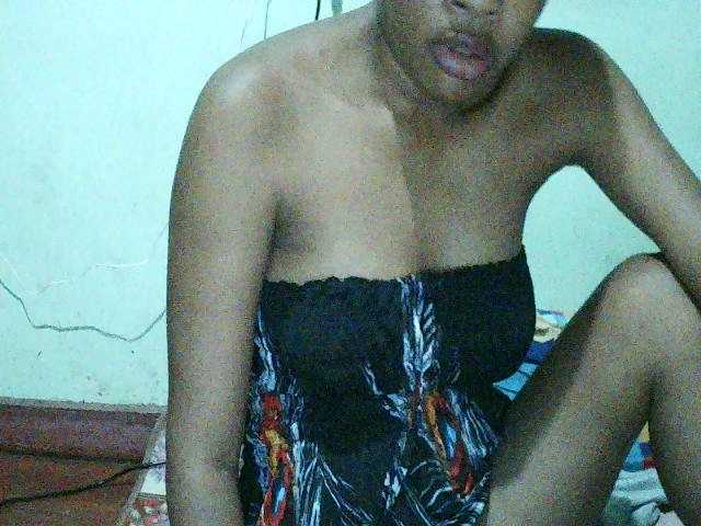 TriciaBella's BongaCams show and profile