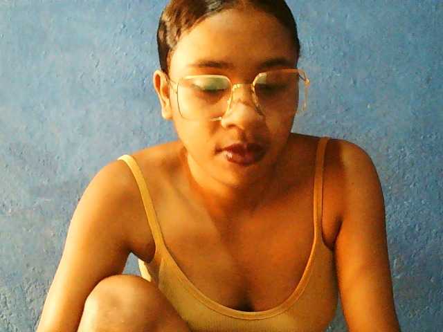 TriciaBella's BongaCams show and profile