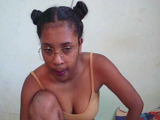 TriciaBella's BongaCams show and profile