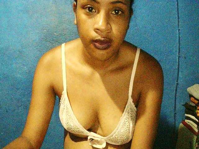 TriciaBella's BongaCams show and profile