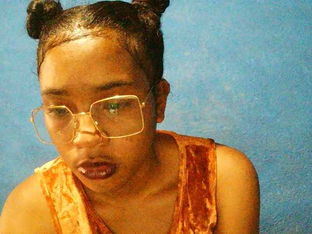 TriciaBella's BongaCams show and profile