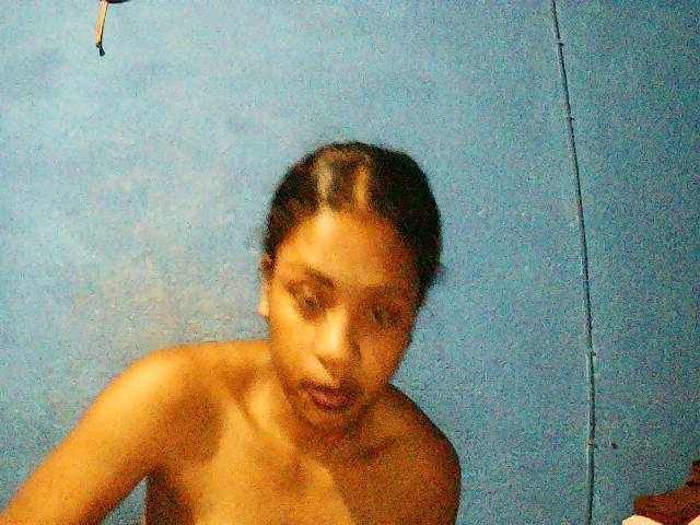 TriciaBella's BongaCams show and profile