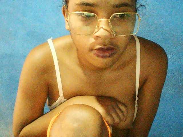 TriciaBella's BongaCams show and profile