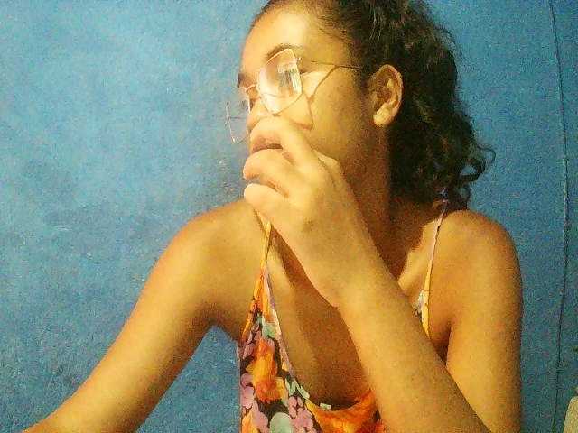 TriciaBella's BongaCams show and profile