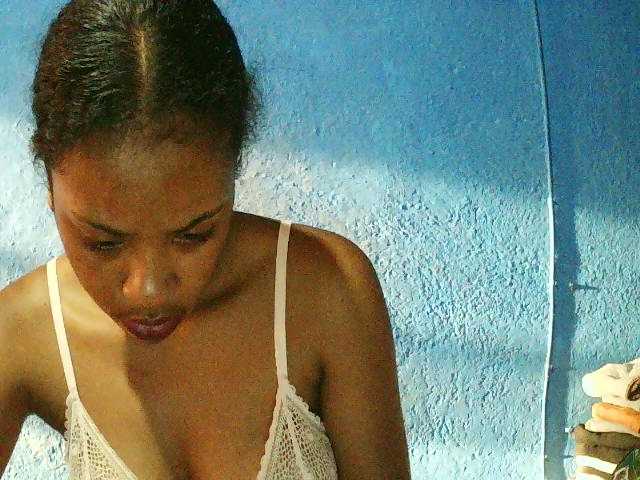 TriciaBella's BongaCams show and profile