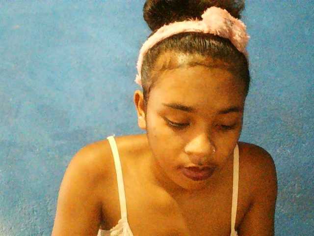 TriciaBella's BongaCams show and profile