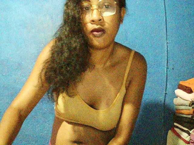 TriciaBella's BongaCams show and profile