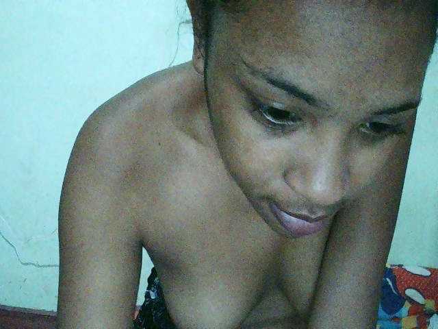 TriciaBella's BongaCams show and profile